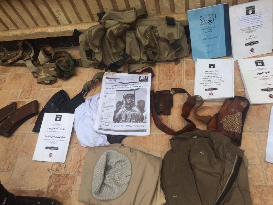 به‌ وێنه‌.. له‌ كارگه‌يه‌كى درووستكردنى چه‌كى داعشدا قوتوى بيره‌ و وێسكى دۆزرايه‌وه‌